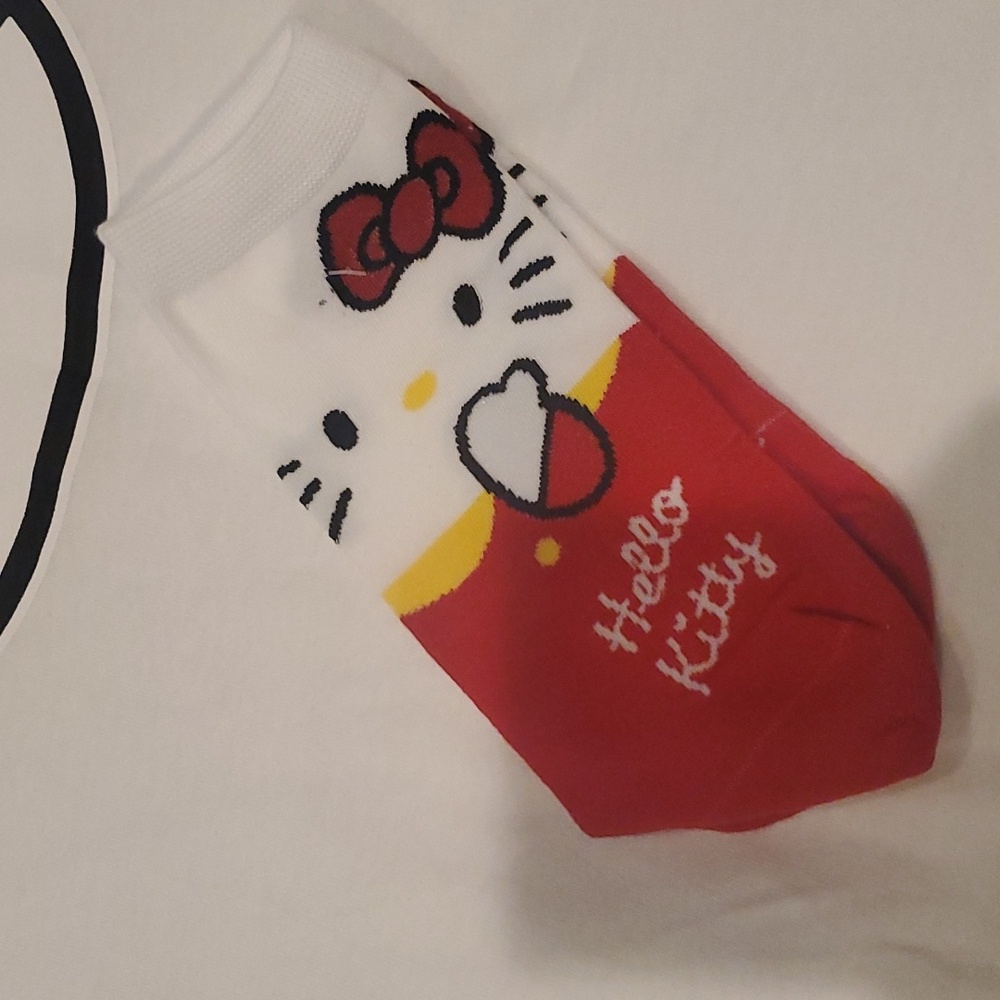 Hello Kitty Tee with matching Socks - Picture 4 of 7